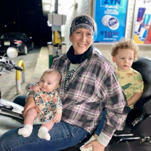 Meet your Posher, Angela - Picture 2 of 2